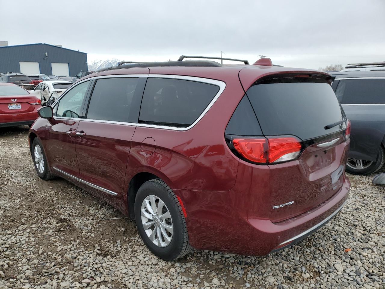 2017 Chrysler Pacifica - Image 2