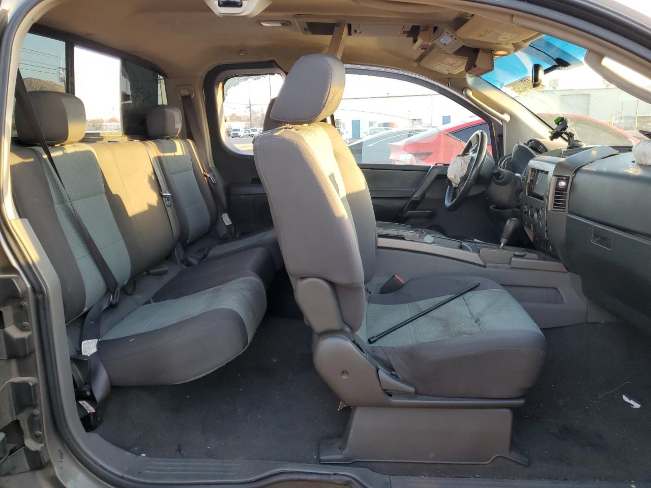 2005 Nissan Titan - Image 10