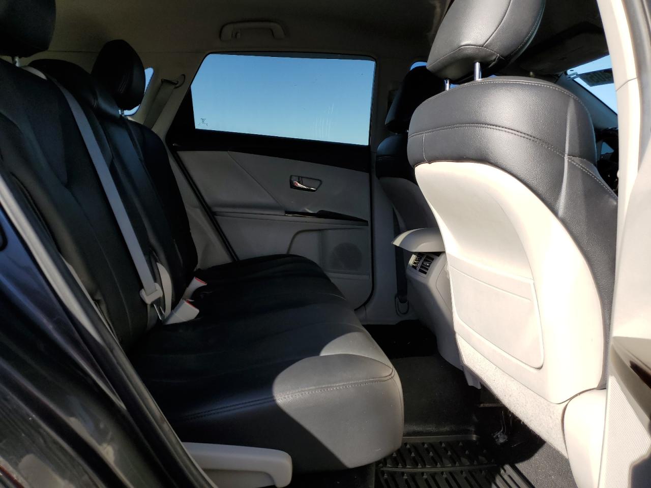 2012 Toyota Venza - Image 11