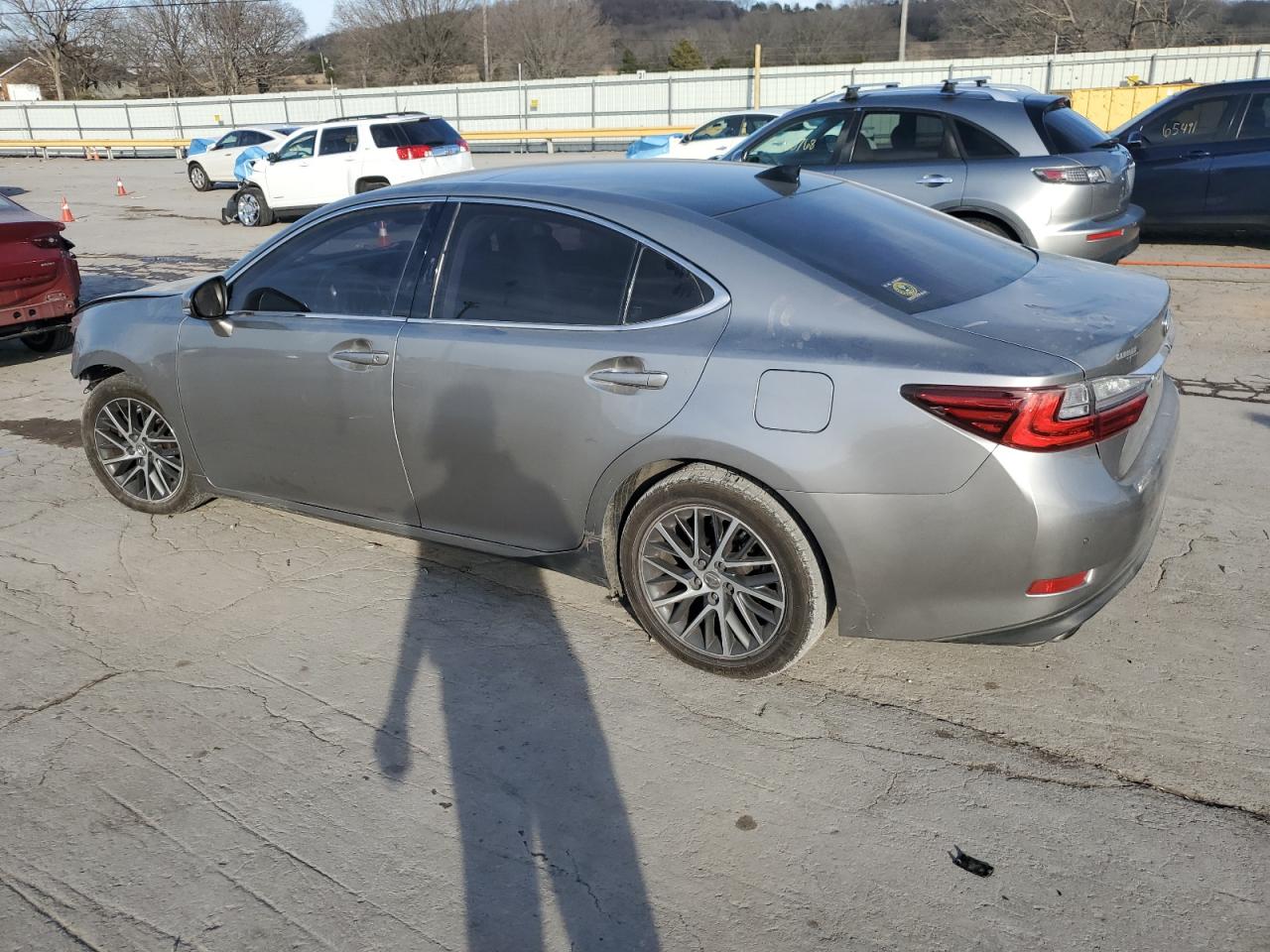 2018 Lexus ES - Image 2
