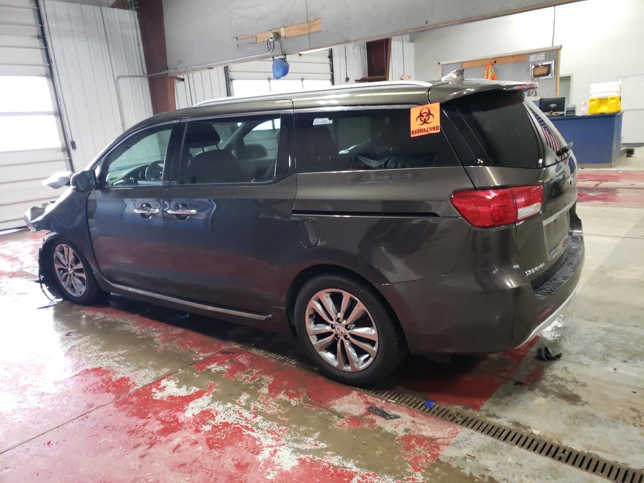 2016 Kia Sedona - Image 2