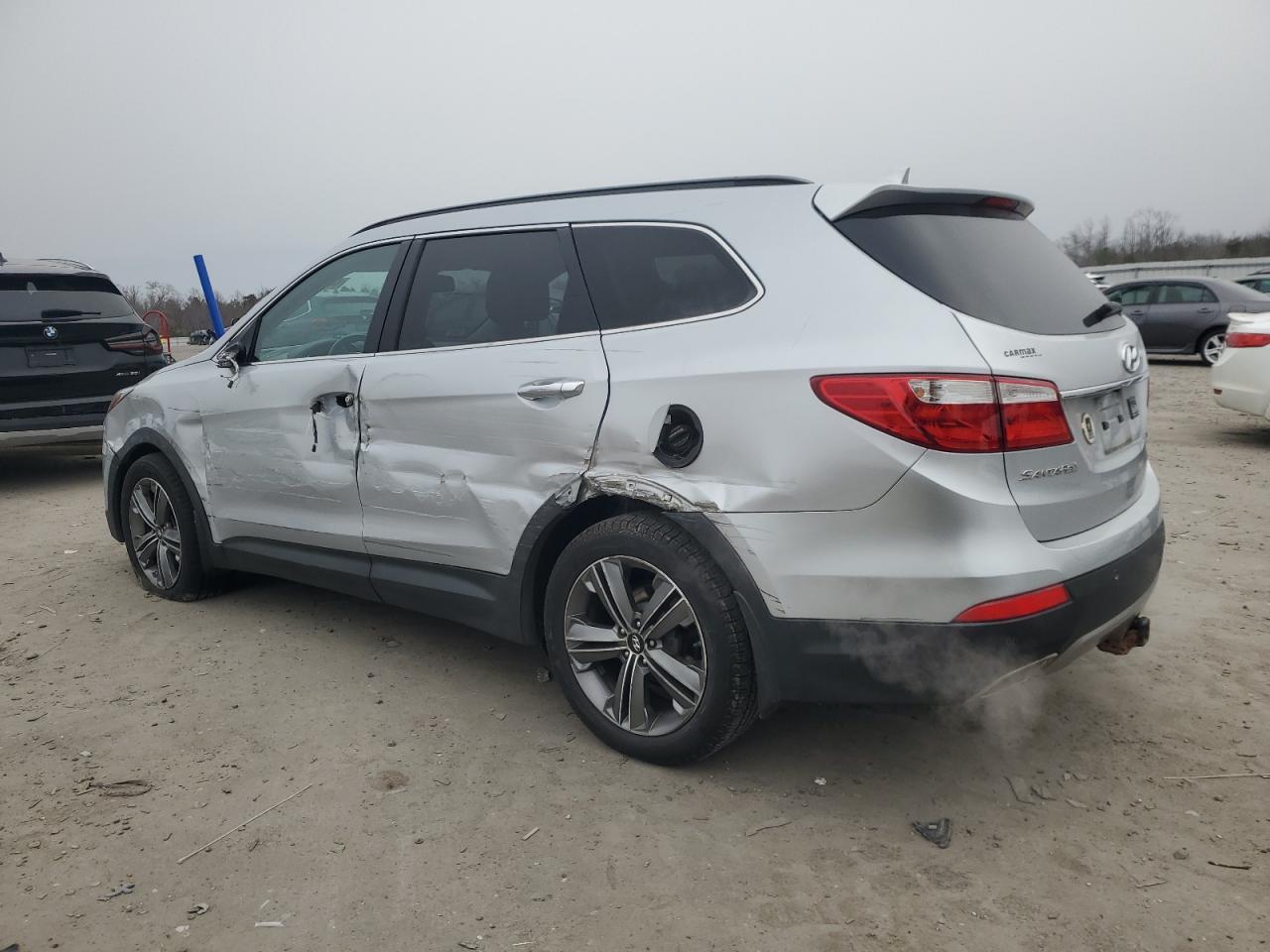 2015 Hyundai Santa Fe - Image 2