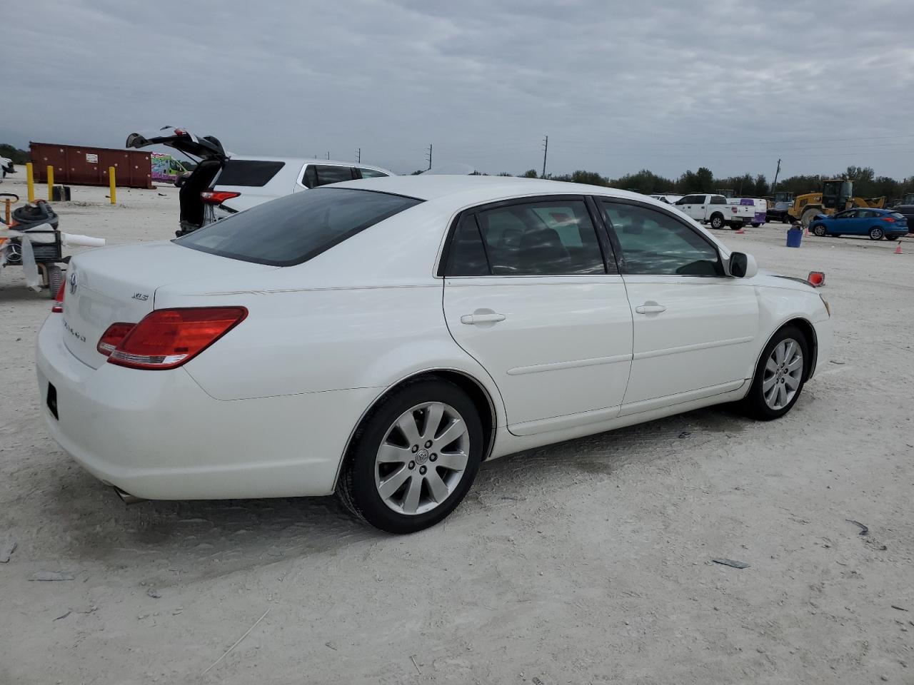 2007 Toyota Avalon - Image 3