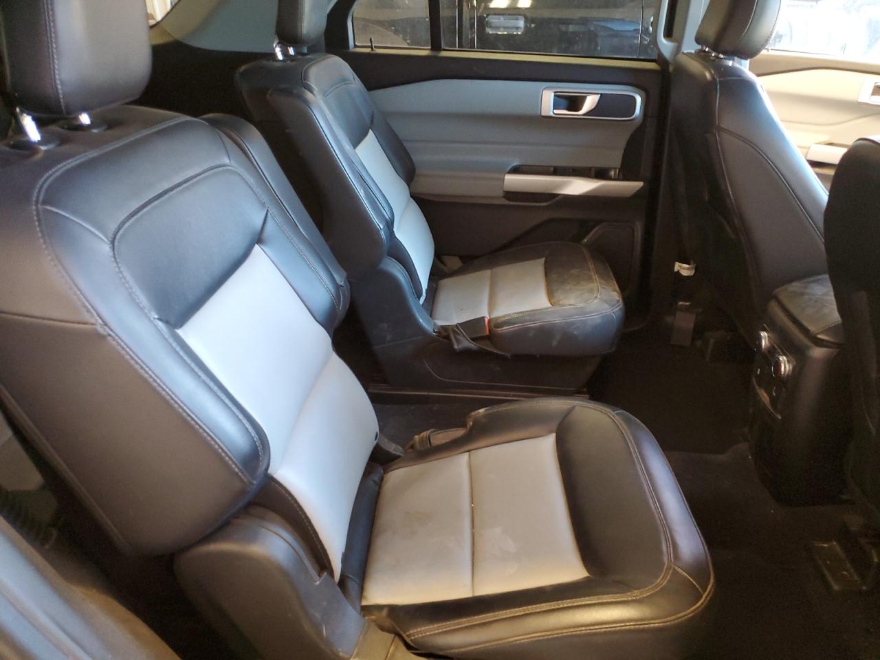 2022 Ford Explorer - Image 11