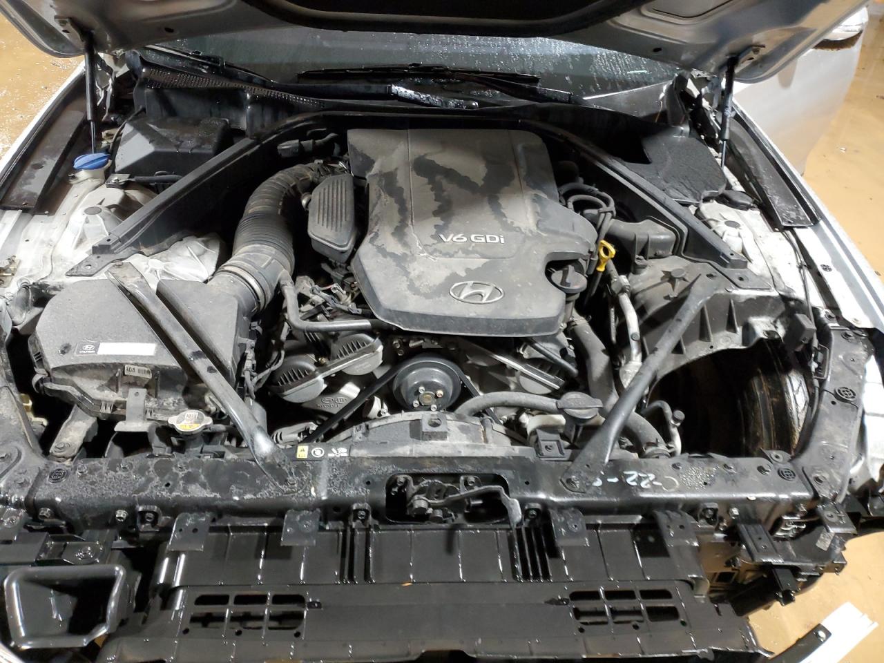 2016 Hyundai Genesis - Image 11