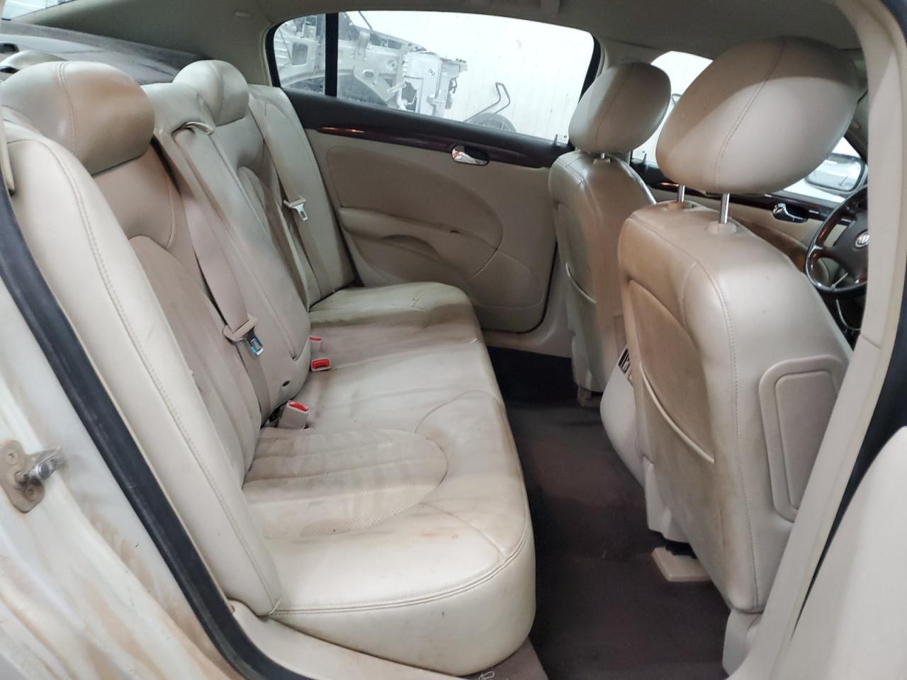 2010 Buick Lucerne - Image 10