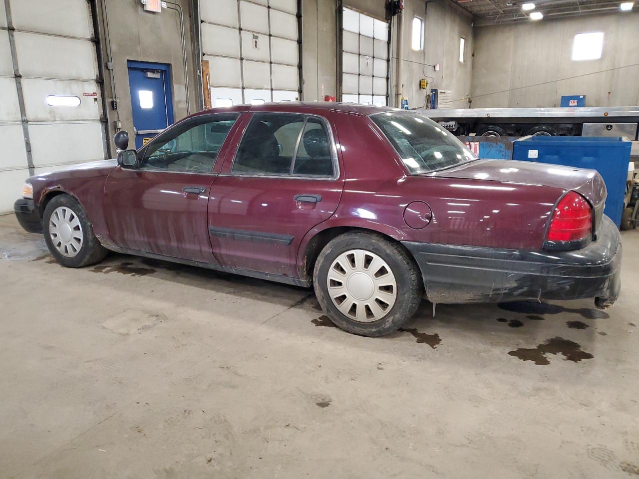 2011 Ford Crown Victoria - Image 2