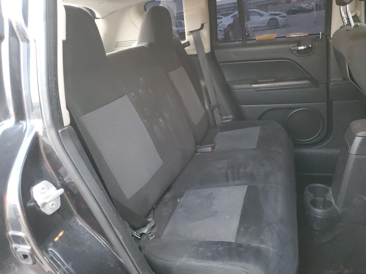 2016 Jeep Compass - Image 11