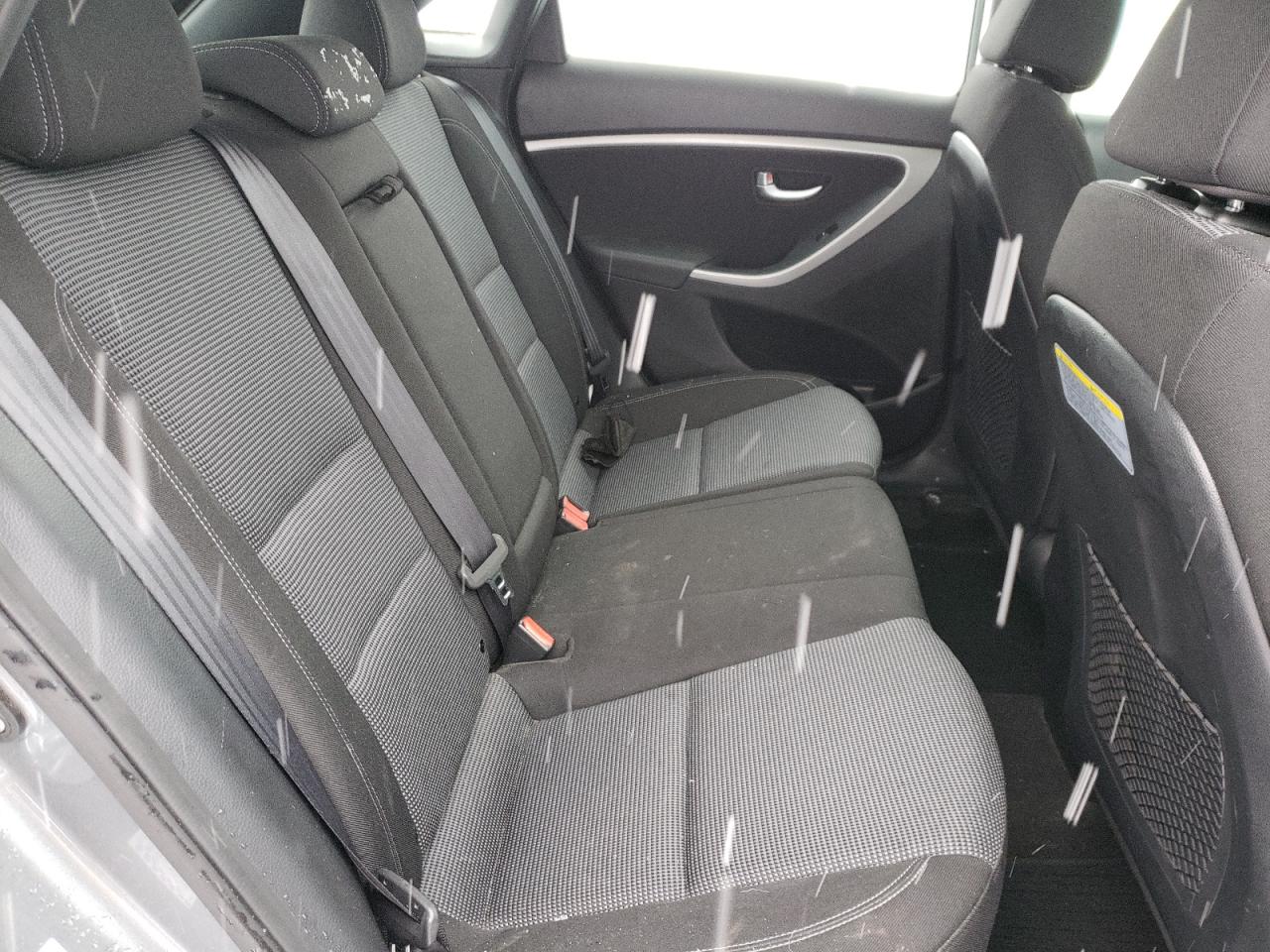 2016 Hyundai Elantra - Image 10