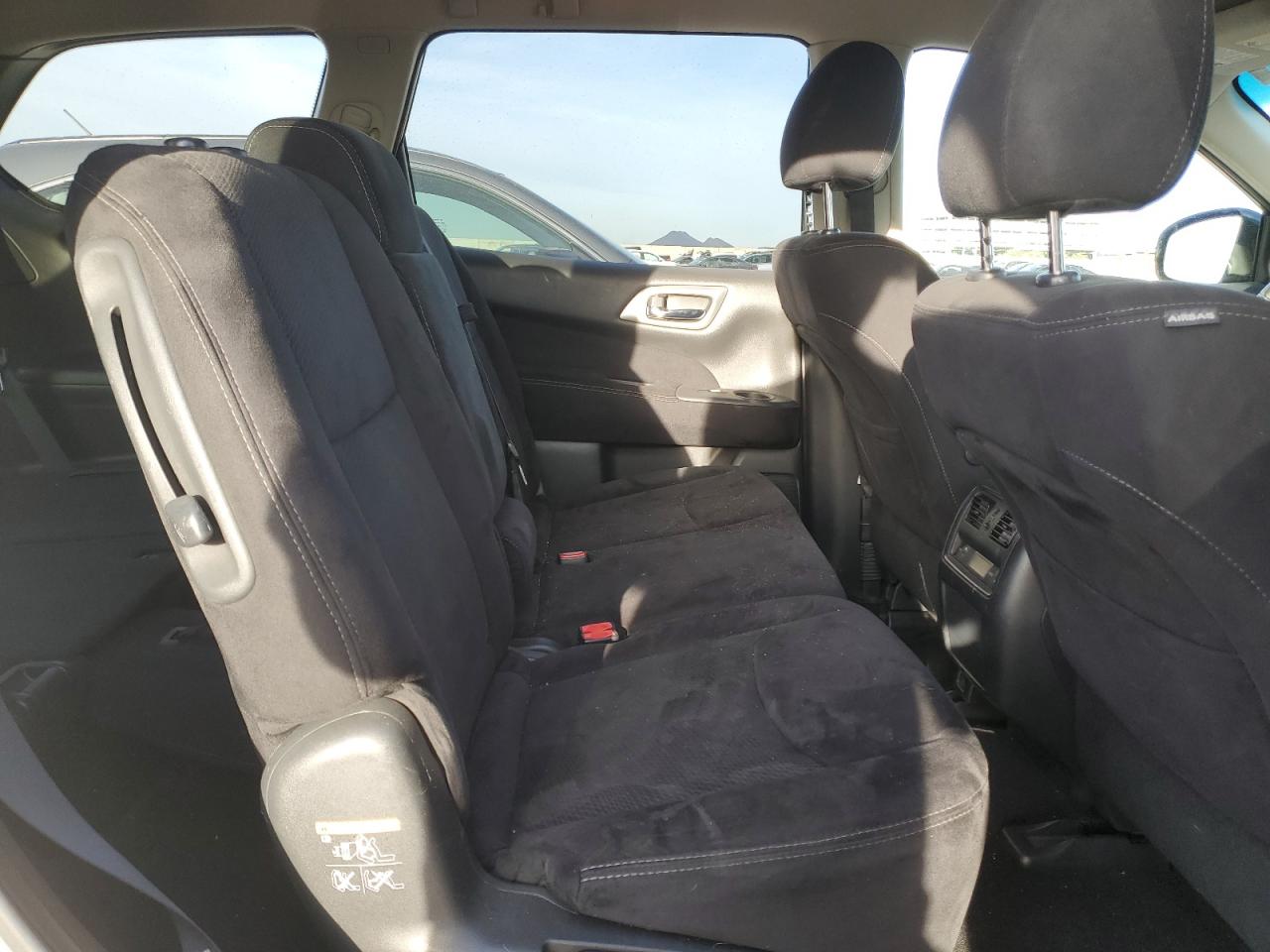 2015 Nissan Pathfinder - Image 11