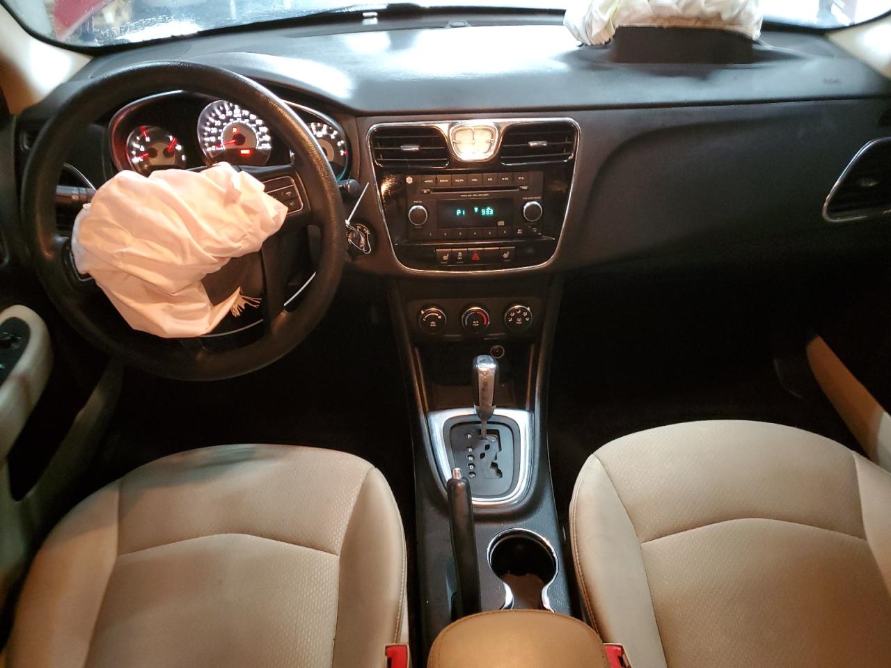 2014 Chrysler 200 - Image 8