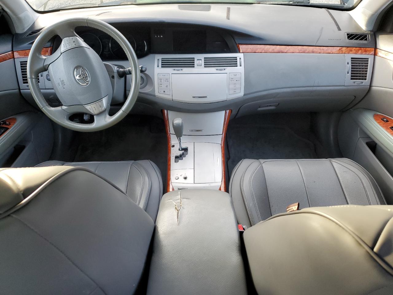 2006 Toyota Avalon - Image 8