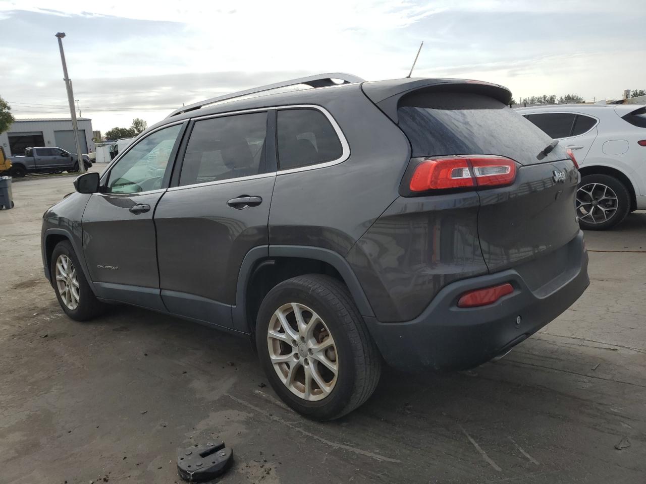 2016 Jeep Grand Cherokee - Image 2