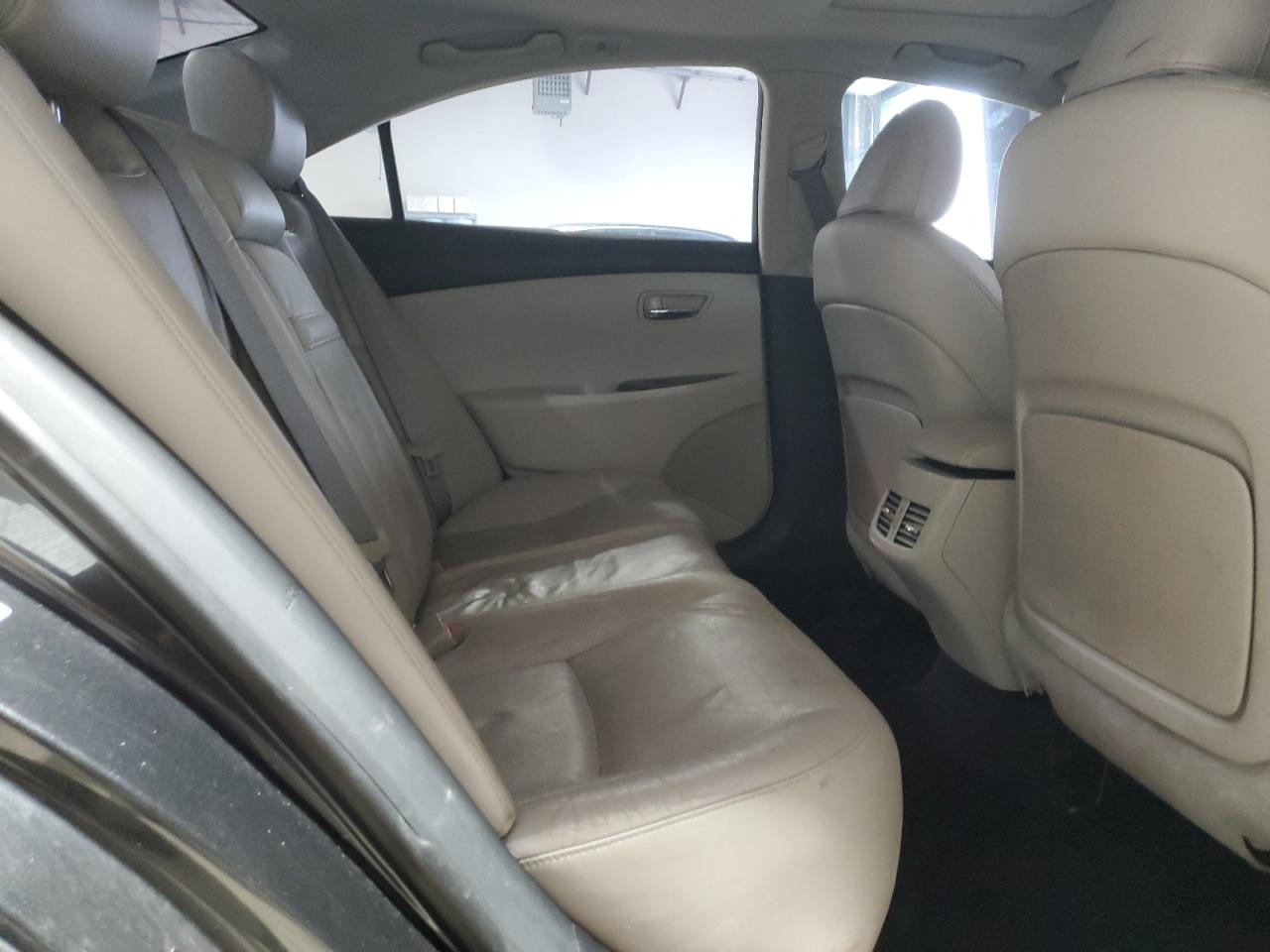 2011 Lexus ES - Image 10