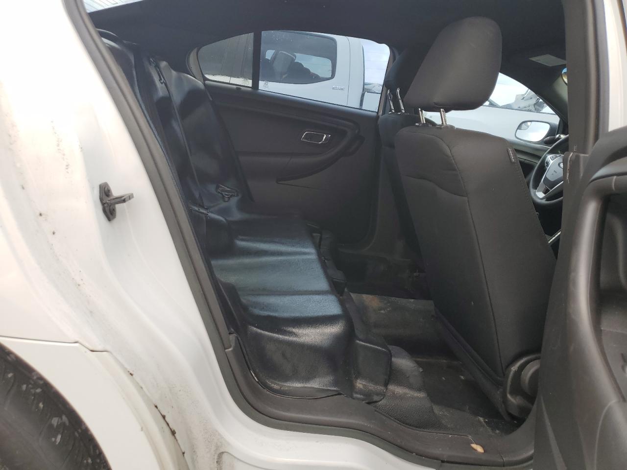 2015 Ford Taurus - Image 10