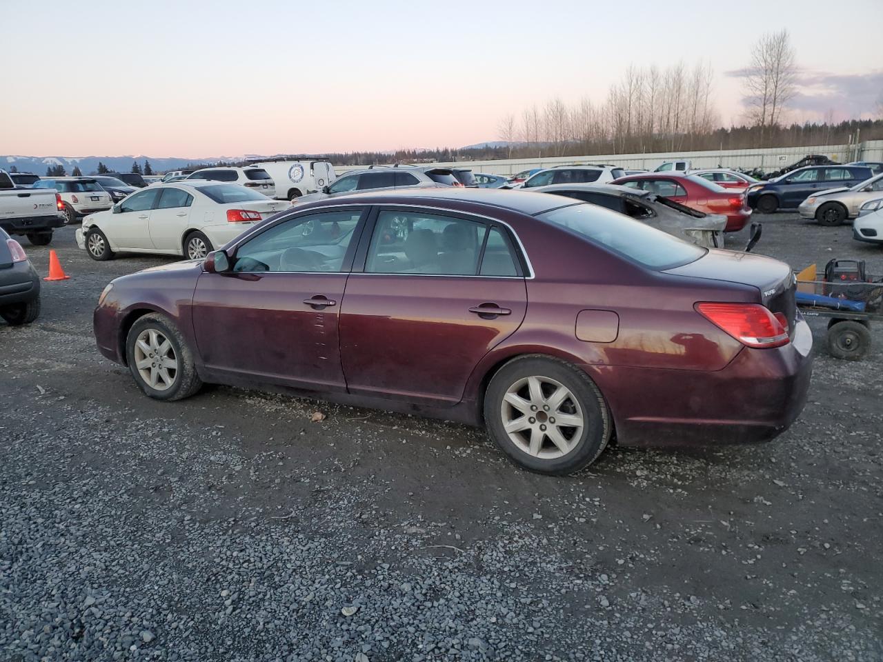 2007 Toyota Avalon - Image 2