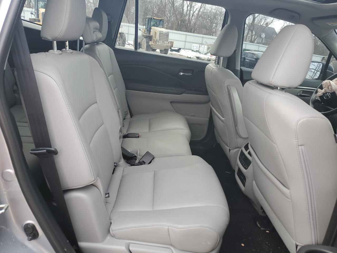 2017 Honda Pilot - Image 11