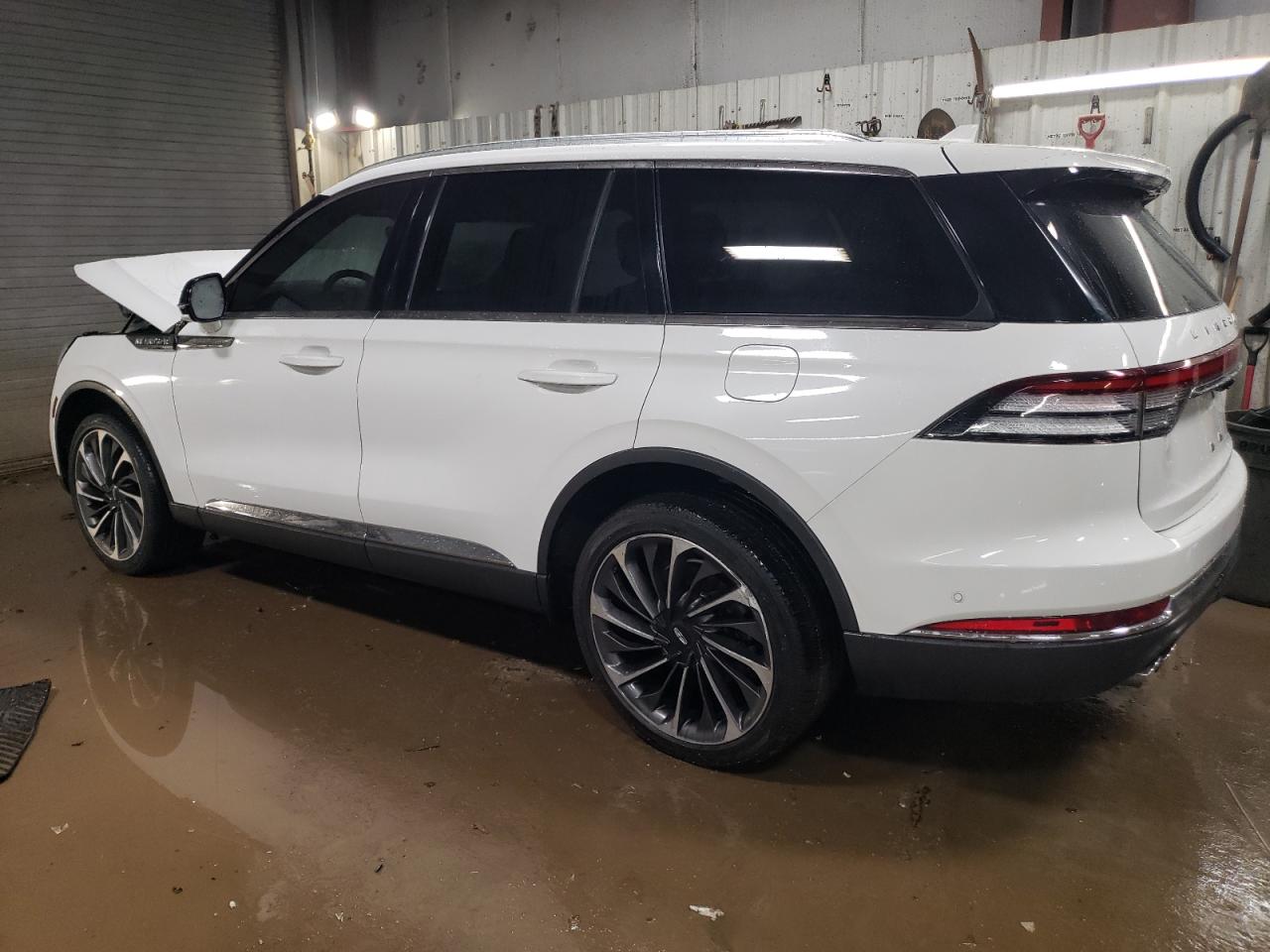 2021 Lincoln Aviator - Image 2
