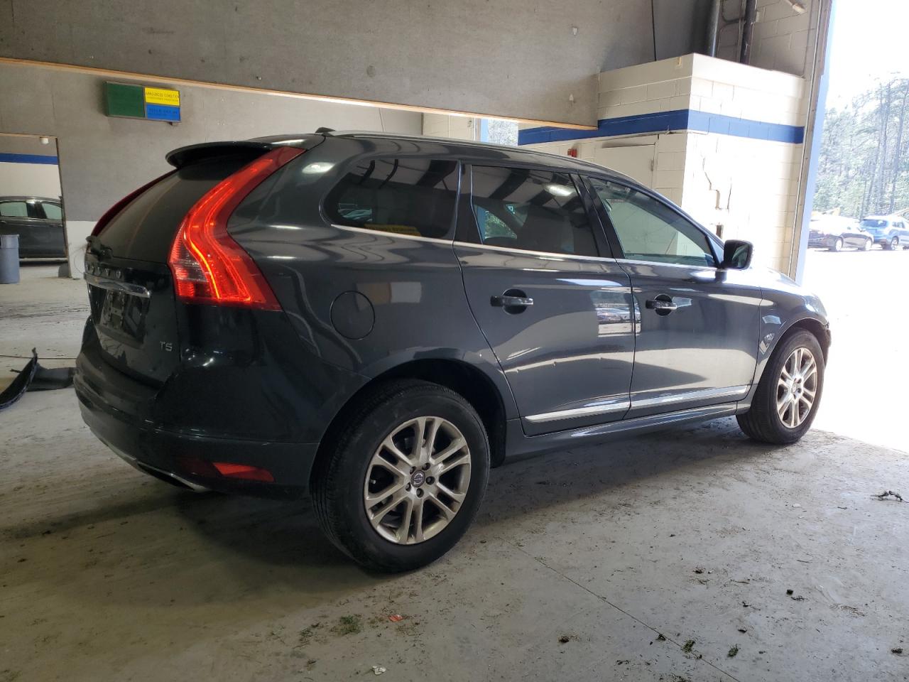 2015 Volvo XC60 - Image 3