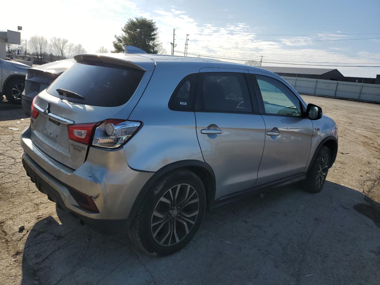 2019 Mitsubishi Outlander - Image 3