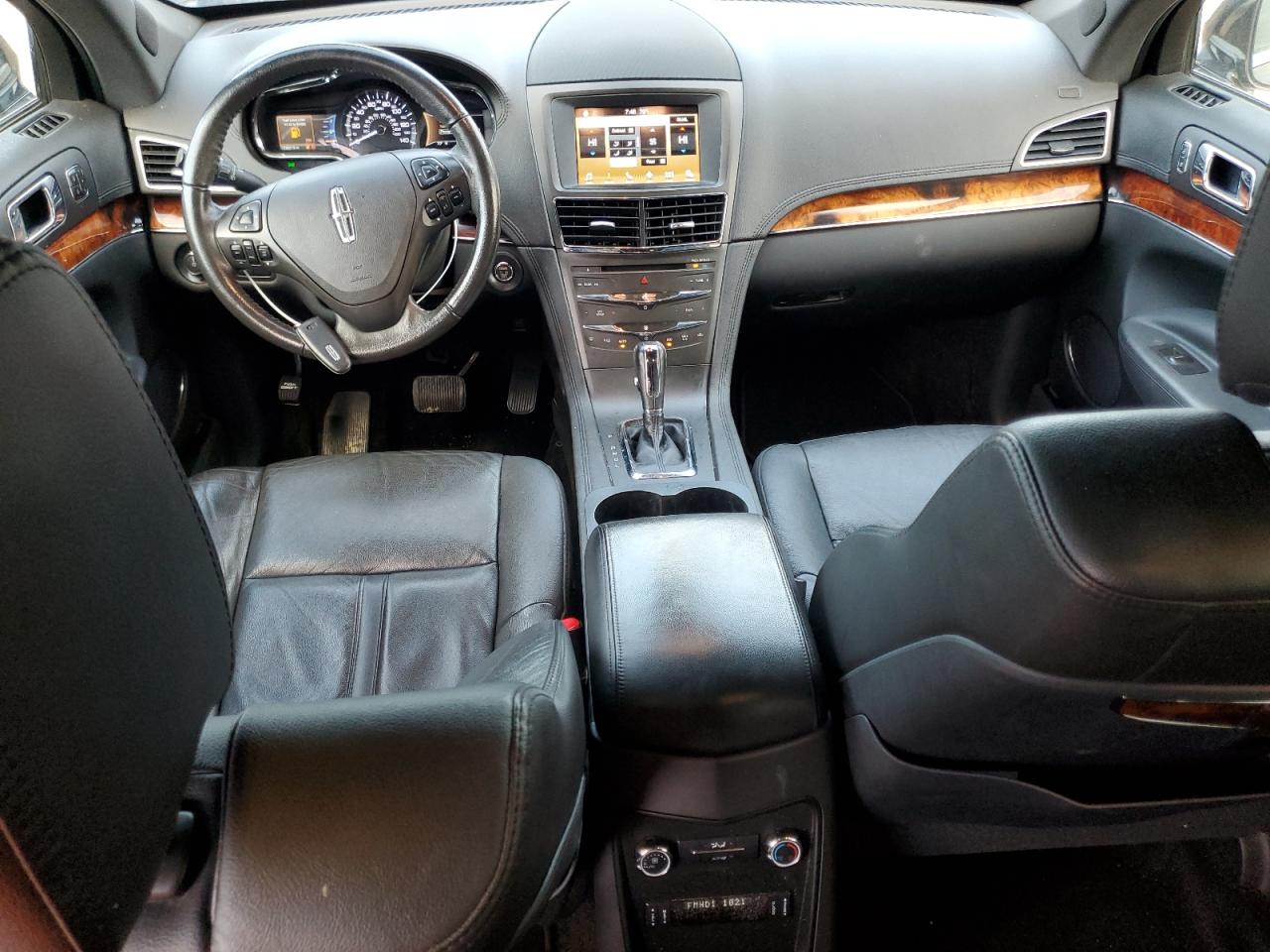 2018 Lincoln MKT - Image 8