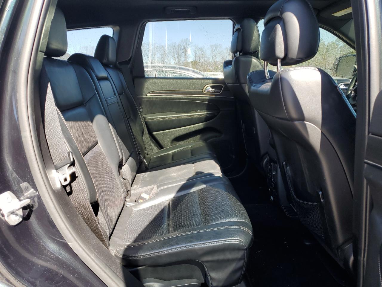 2015 Jeep Grand Cherokee - Image 11