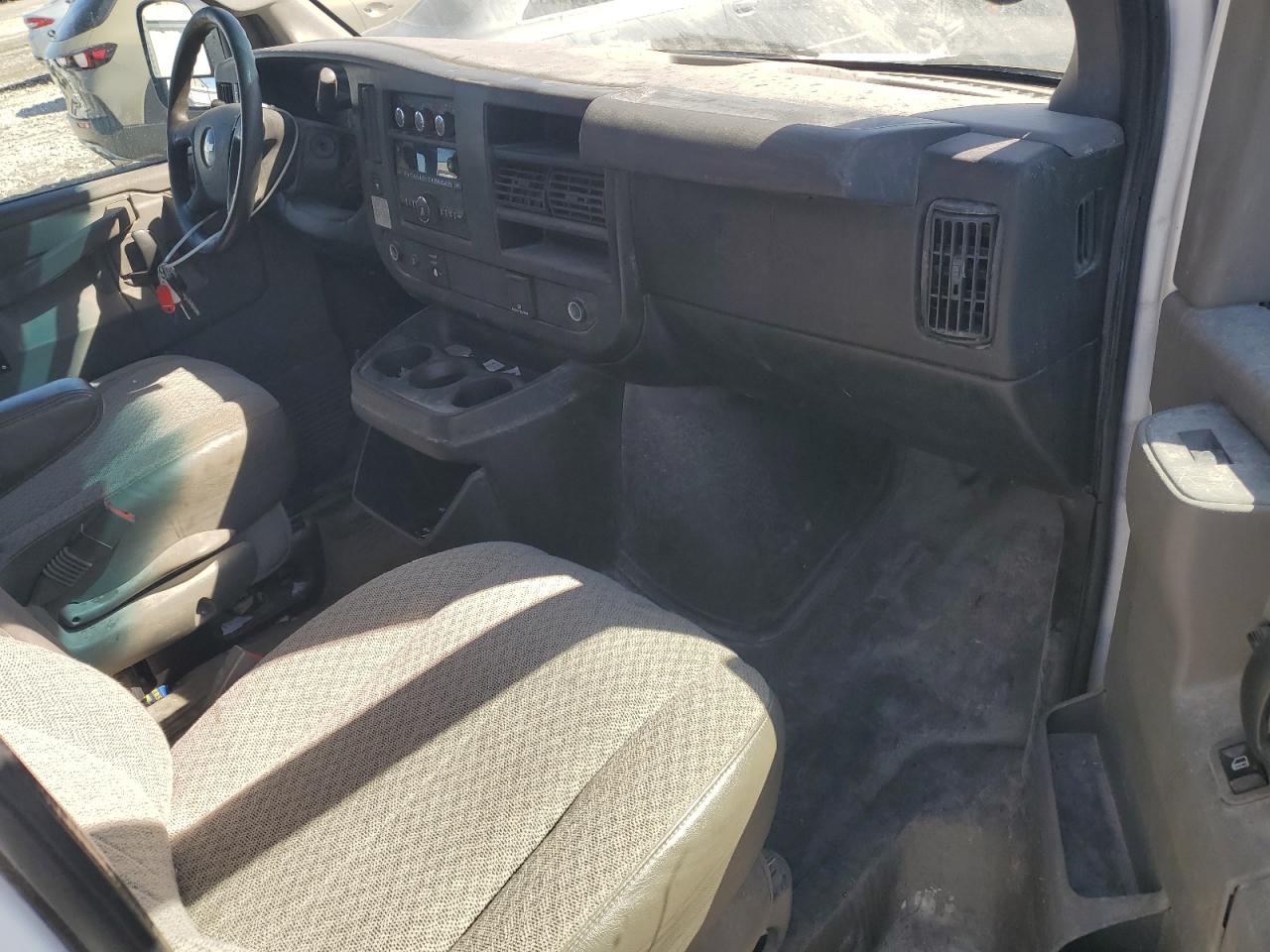 2017 GMC Savana - Image 8