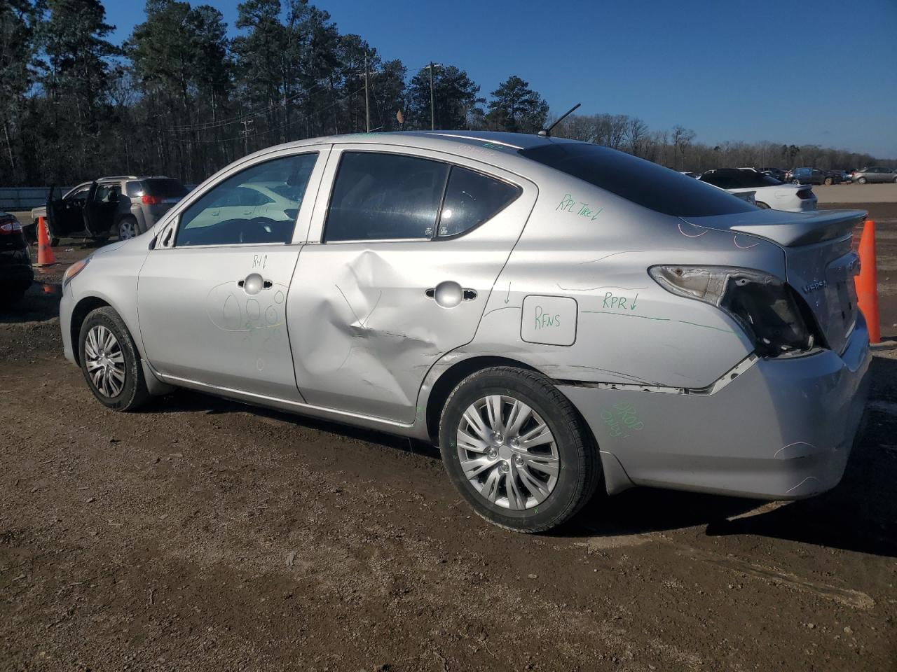 2015 Nissan Versa - Image 2