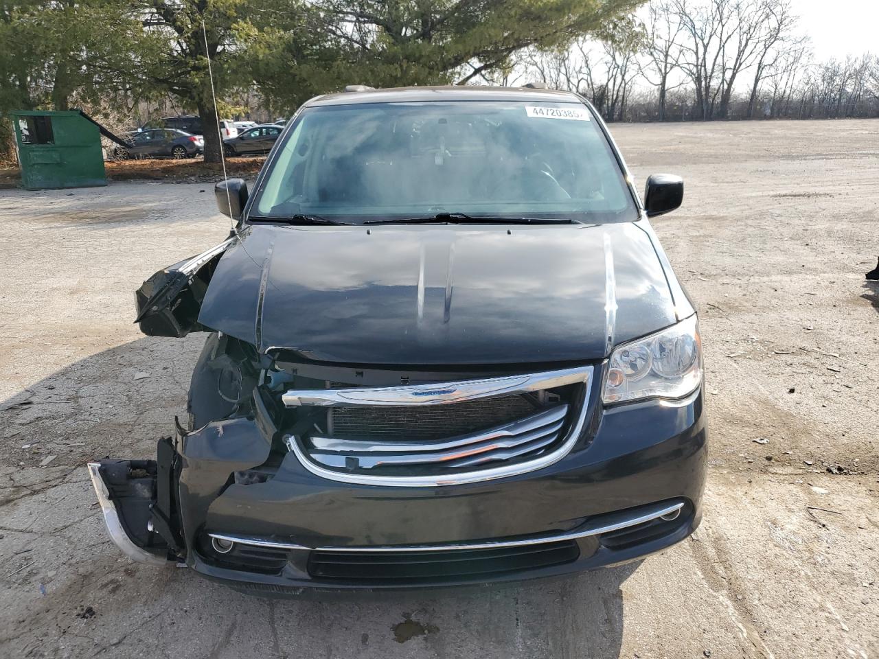 2016 Chrysler Town & Country - Image 5