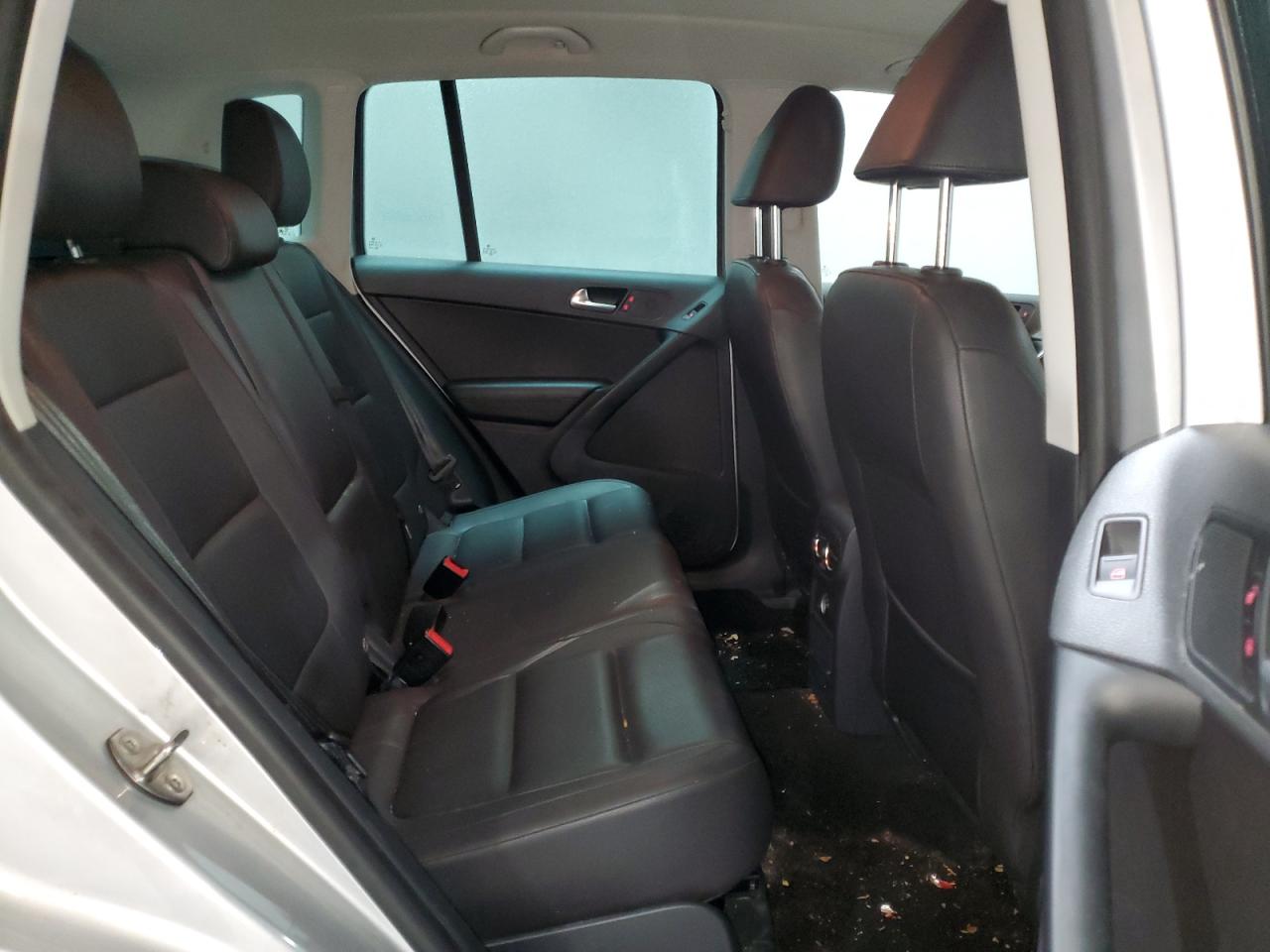 2015 Volkswagen Tiguan - Image 11