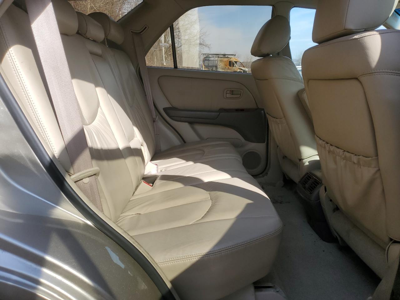 2000 Lexus RX - Image 11