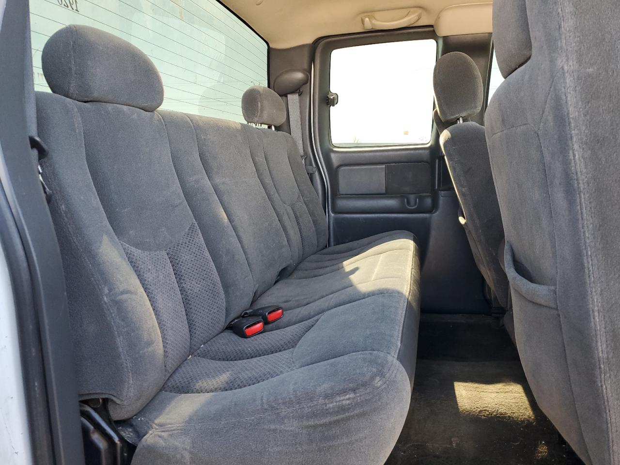 2003 Chevrolet Silverado - Image 10