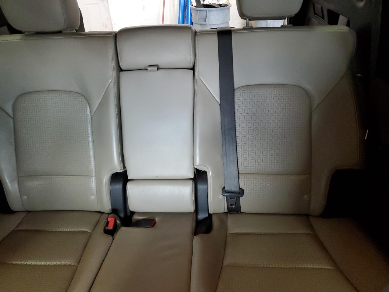 2013 Hyundai Santa Fe - Image 10