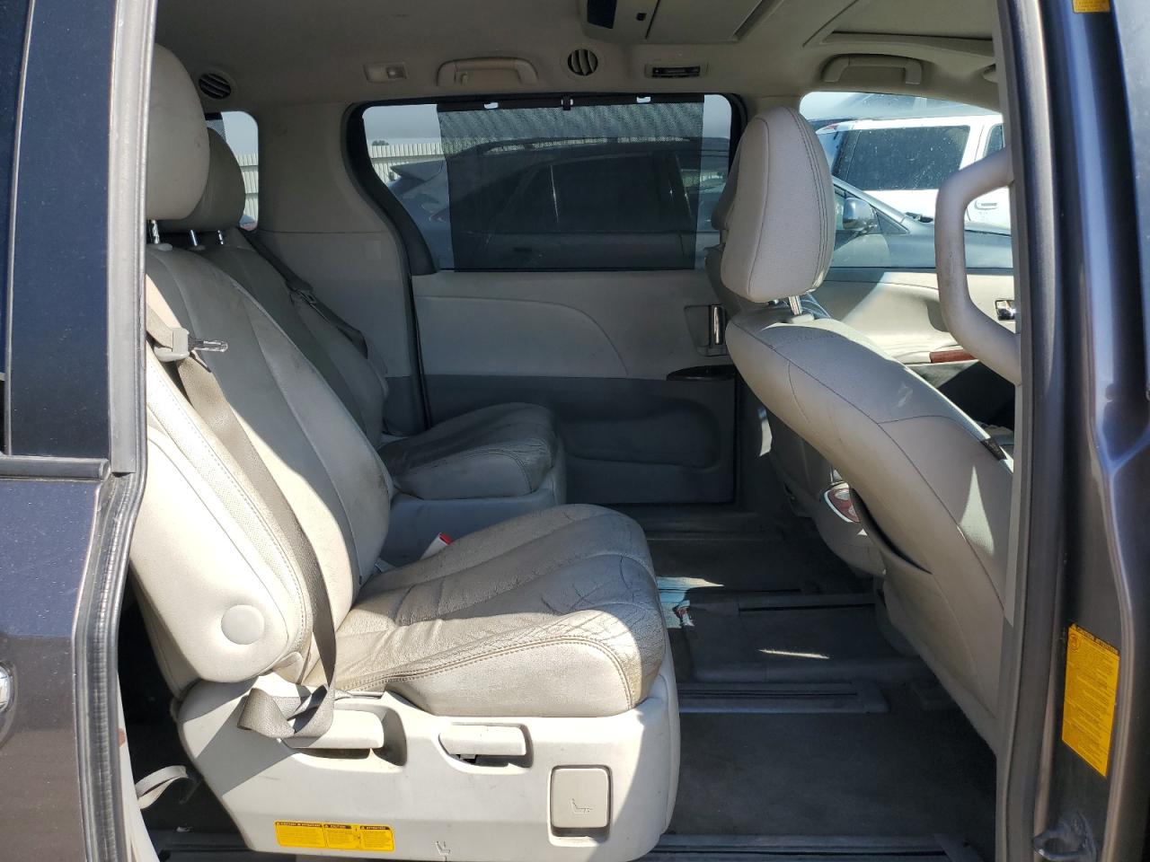 2013 Toyota Sienna - Image 11