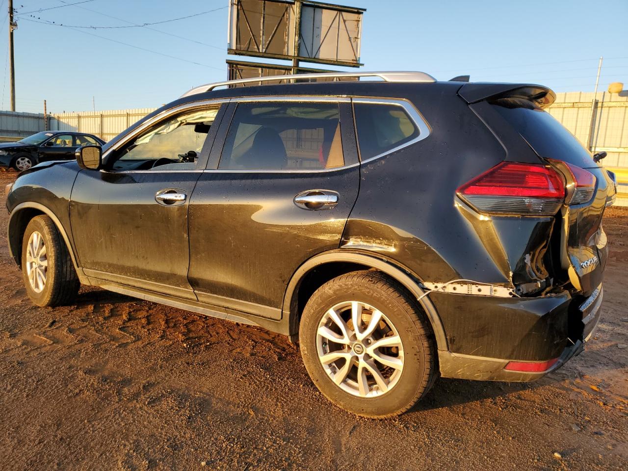 2017 Nissan Rogue - Image 2