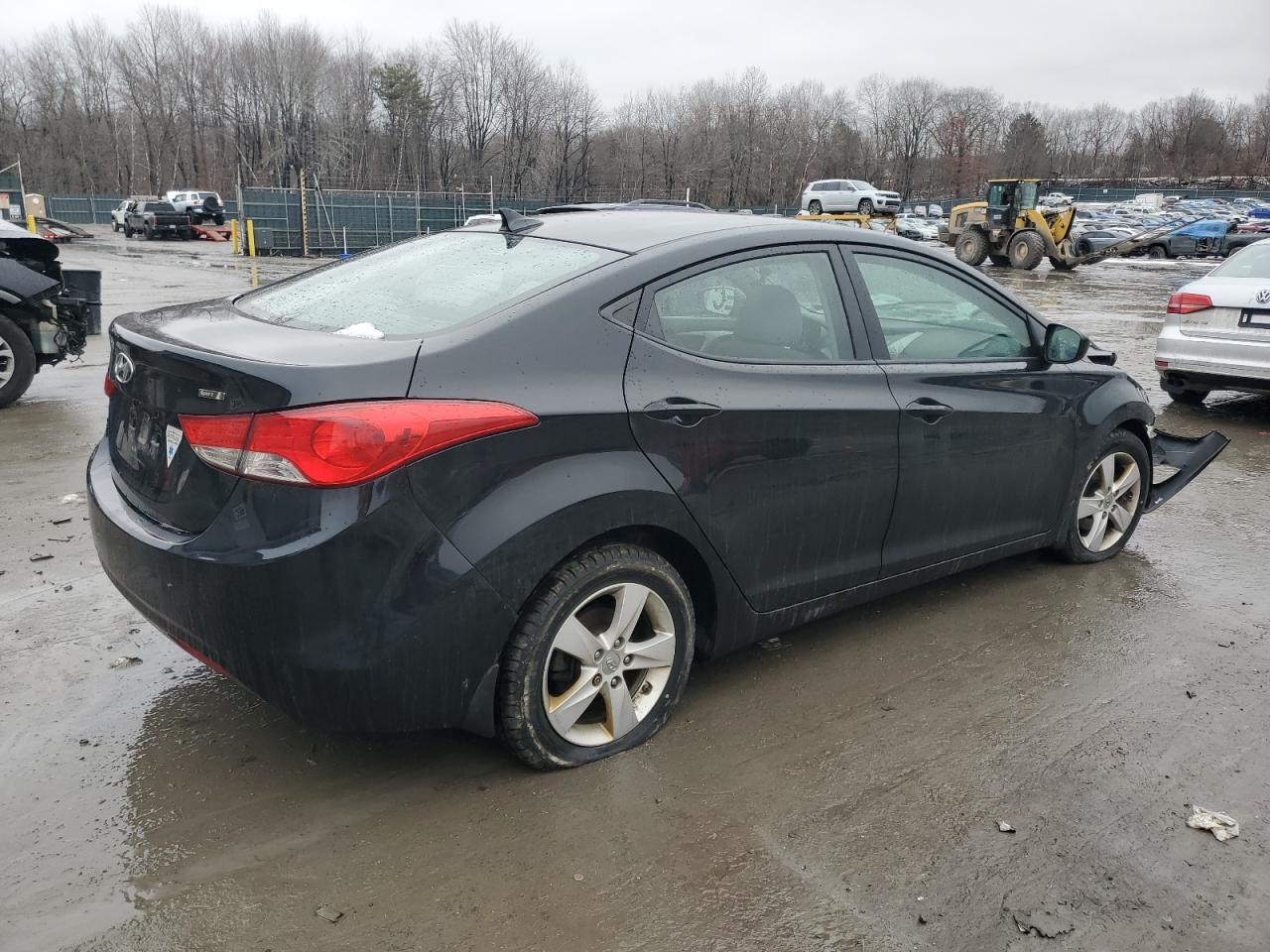 2013 Hyundai Elantra - Image 3