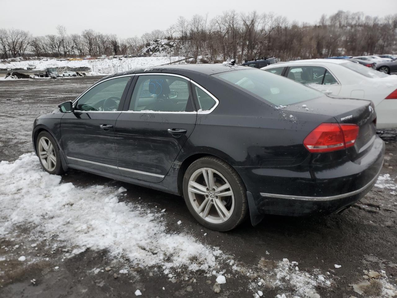 2015 Volkswagen Passat - Image 2