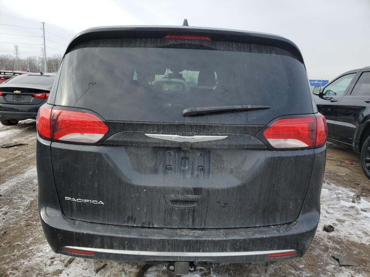 2017 Chrysler Pacifica - Image 6