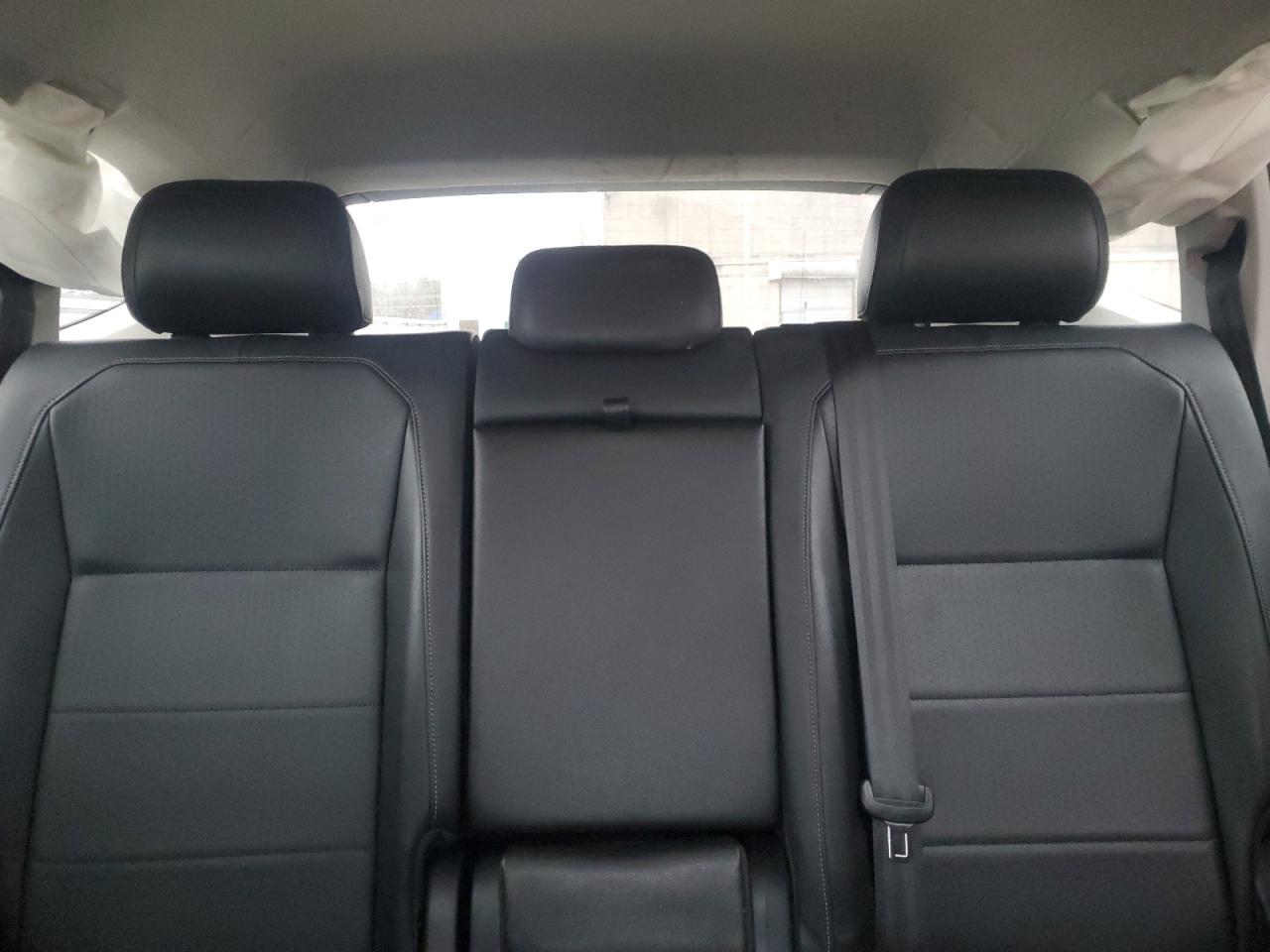 2018 Volkswagen Tiguan - Image 10