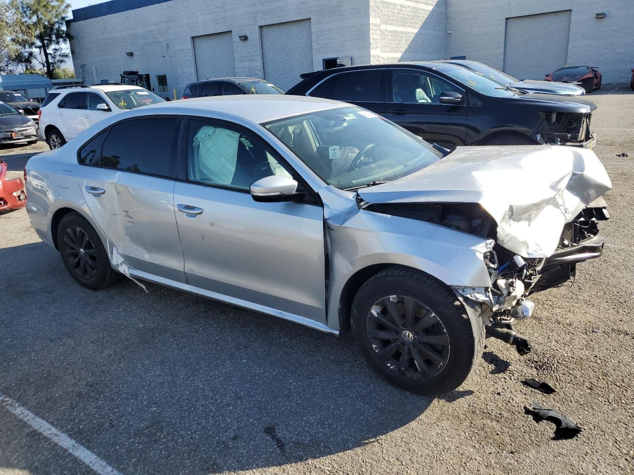 2015 Volkswagen Passat - Image 4