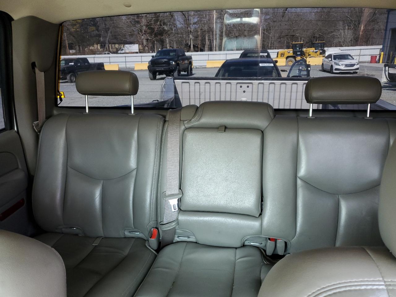 2004 Chevrolet Silverado - Image 10