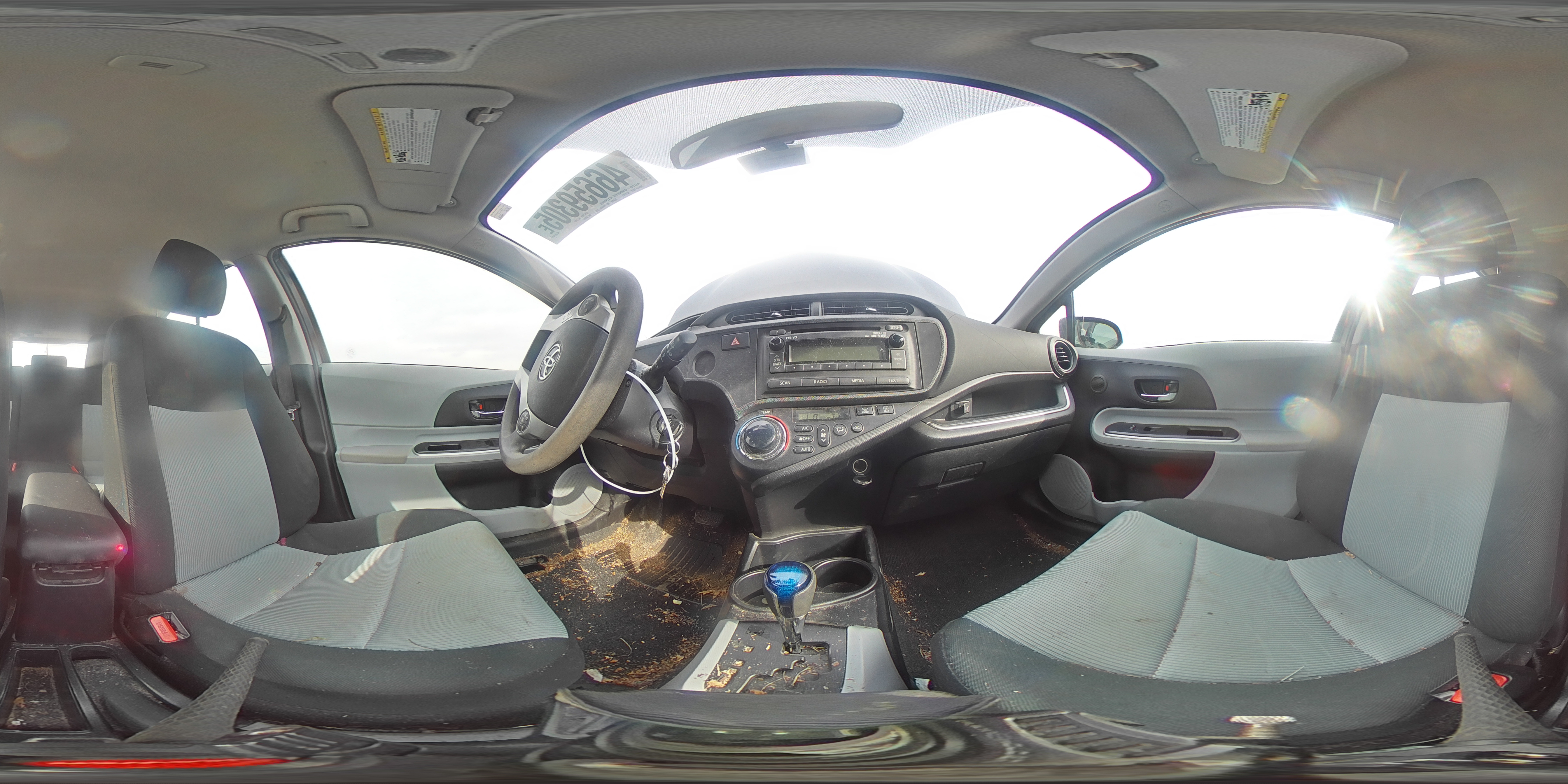 2014 Toyota Prius - Image 13