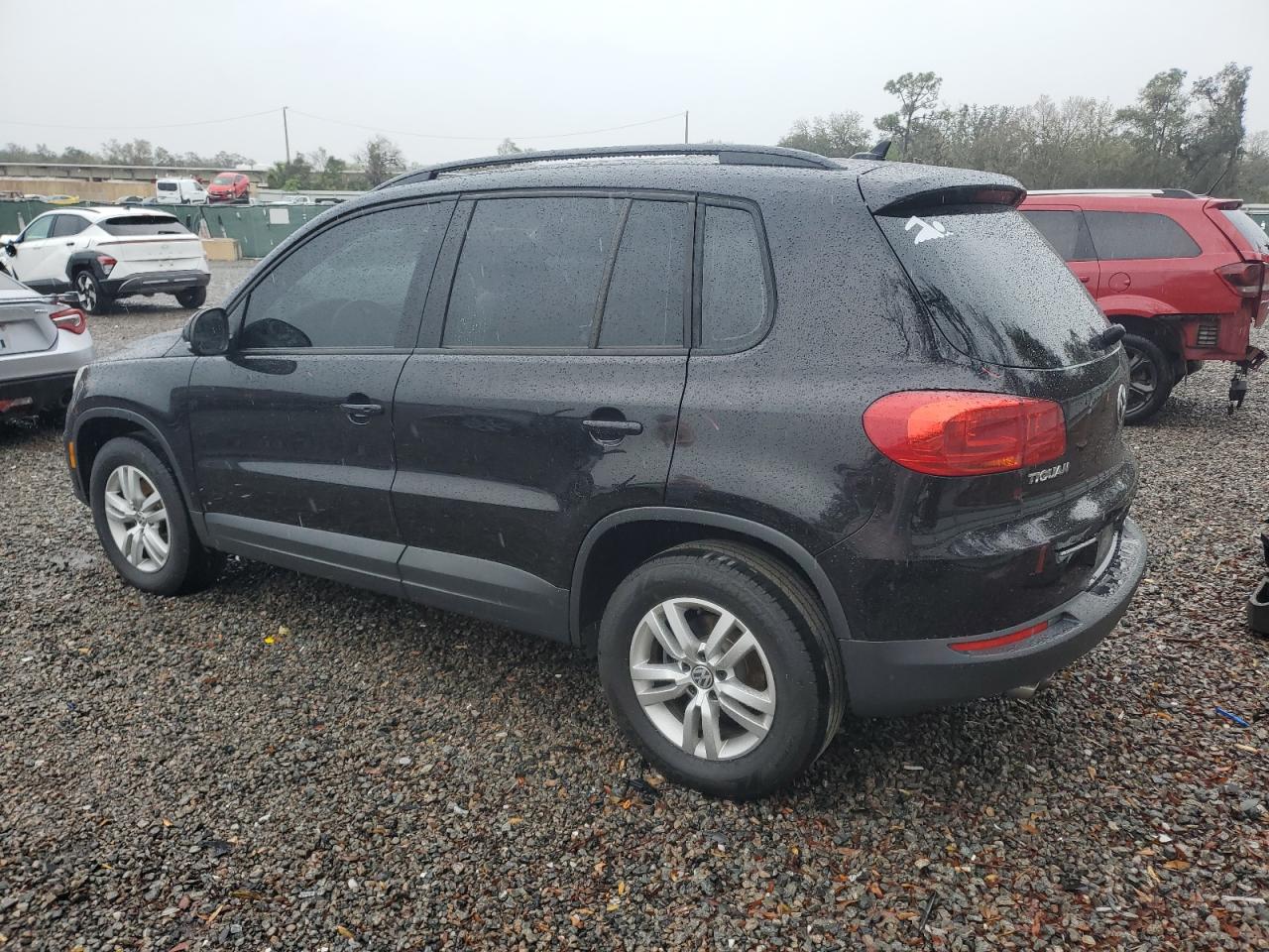2017 Volkswagen Tiguan - Image 2