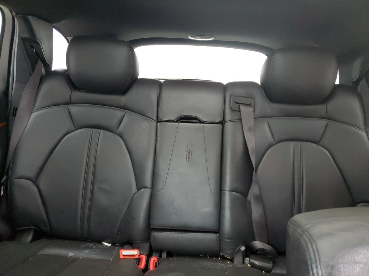 2017 Lincoln MKT - Image 10