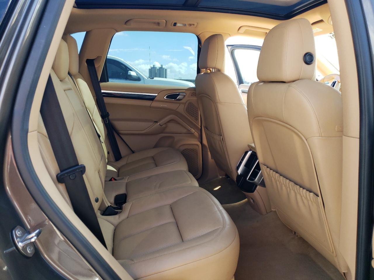 2016 Porsche Cayenne - Image 11