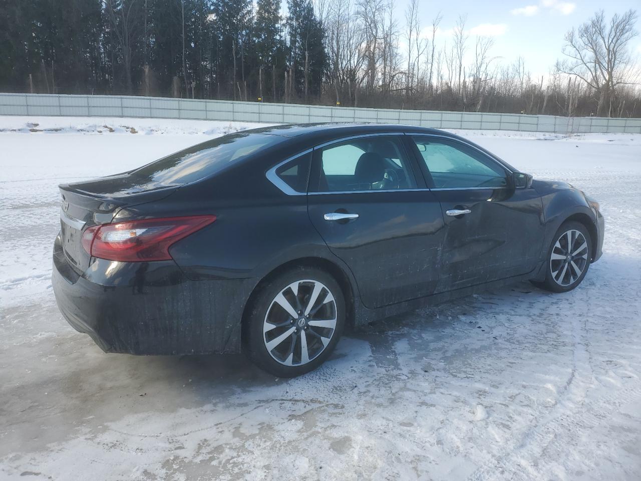 2017 Nissan Altima - Image 3