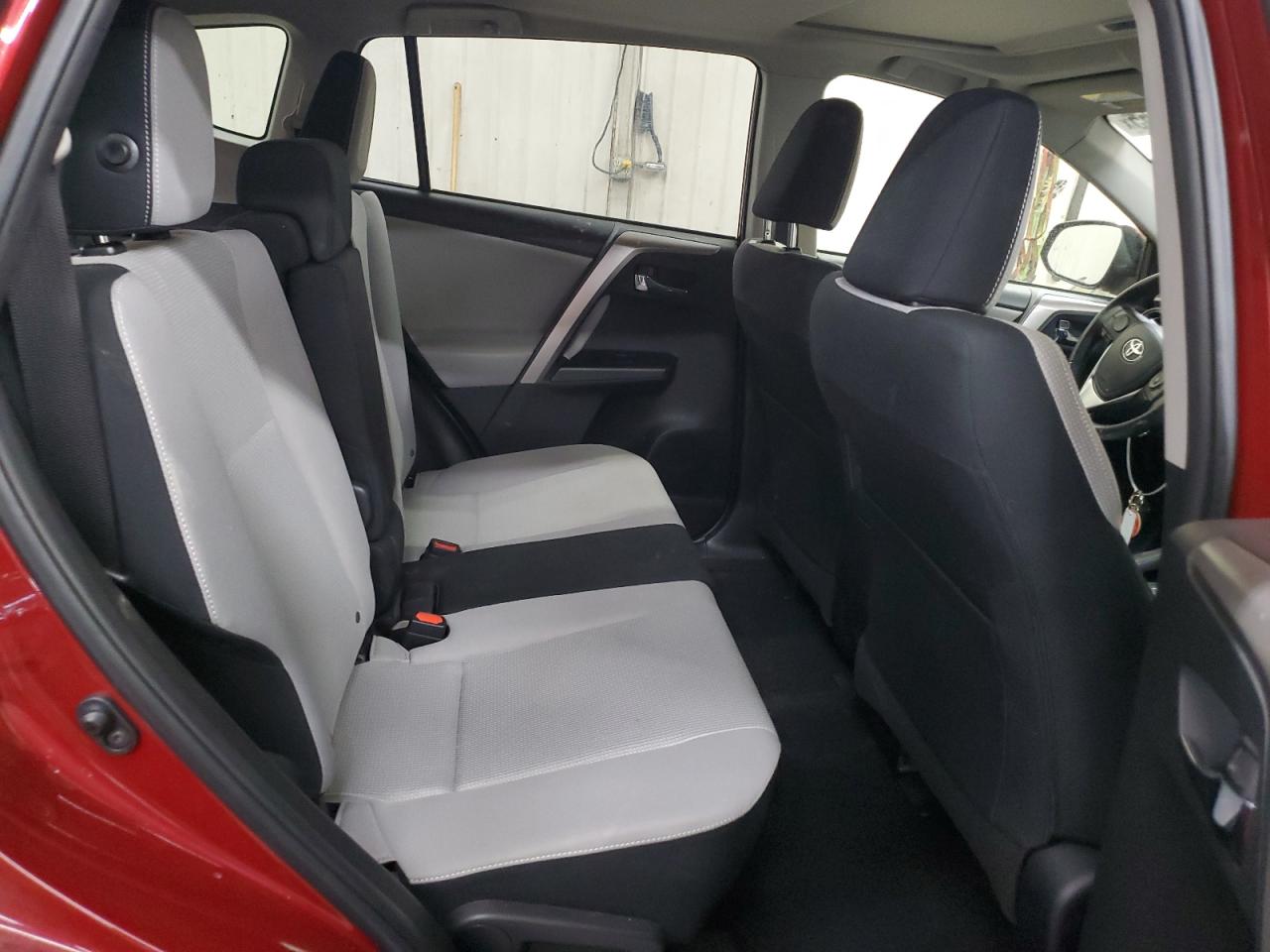 2018 Toyota RAV 4 - Image 11
