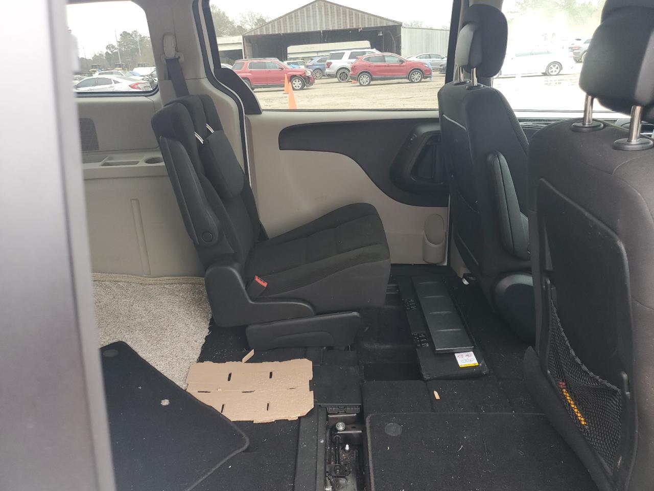 2018 Dodge Caravan - Image 11
