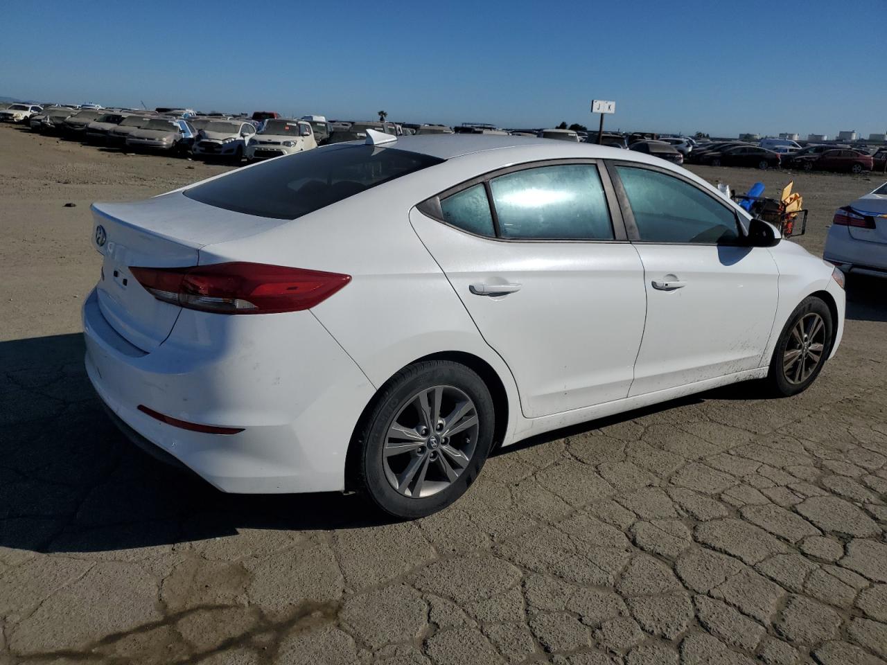 2017 Hyundai Elantra - Image 3