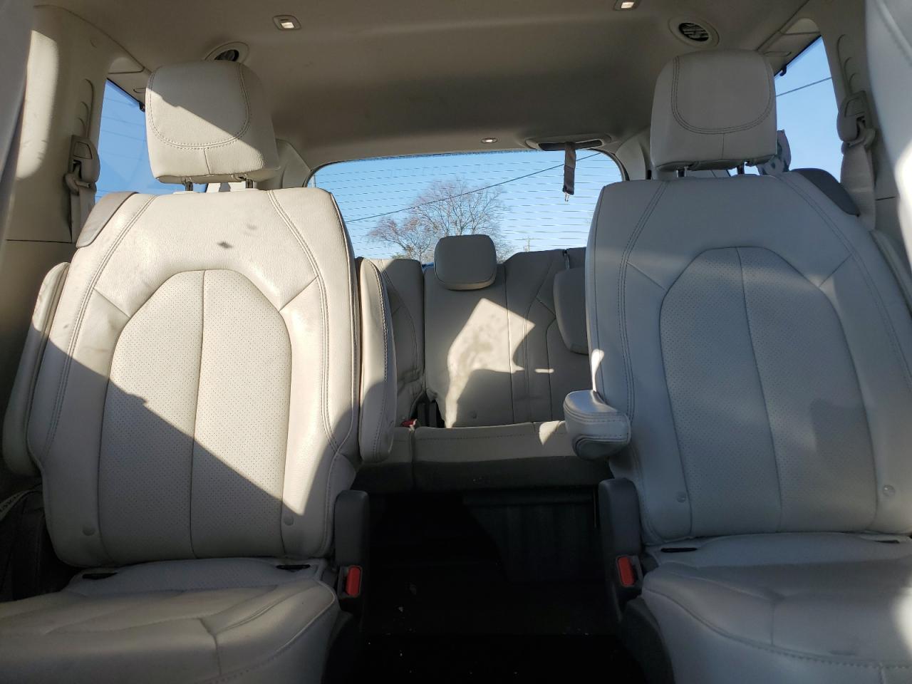 2020 Chrysler Pacifica - Image 10